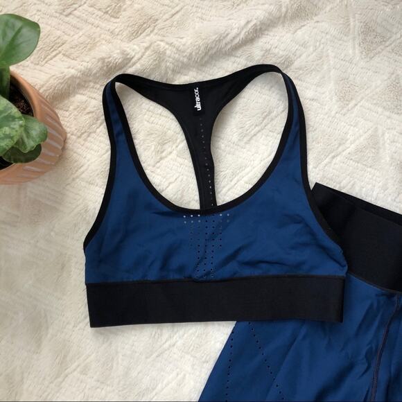 Ultracor Blue Pixelate Bra & Leggings Workout Set - Picture 4 of 9